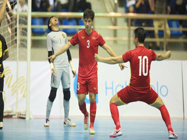 Bóng đá Việt chiều 18/5: Futsal Việt Nam quyết thắng đậm Myanmar