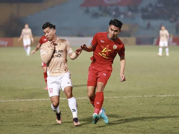 Bóng đá VN 4/3: HLV Troussier nhắm 4 cầu thủ Hà Tĩnh